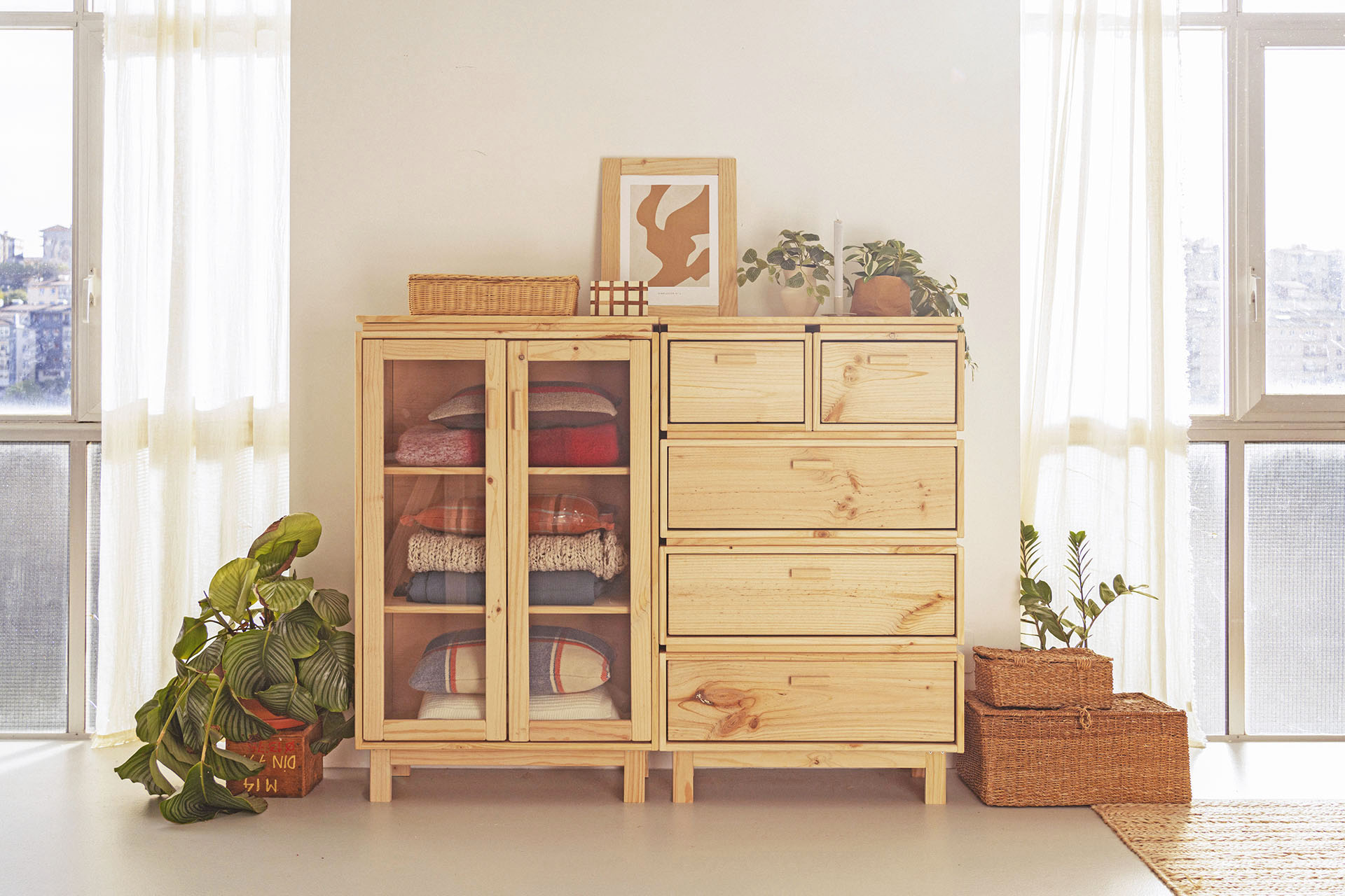 Imagen de ambiente 1 para:Vitrina de madera natural